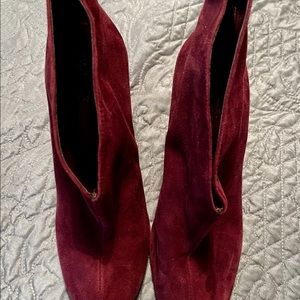 Vince Camuto Shooties NEW never worn.
